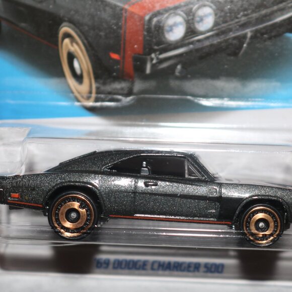 Hot Wheels Dodge Challenger Concept Variation Vintage 2007  Hot Wheels lot of 7 Challenger, Charger & Plymouth all NIP 1:64 scale